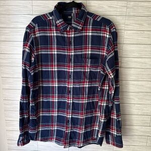 Uniqlo Men's Navy Blue/ Red and White Checkered Shirt